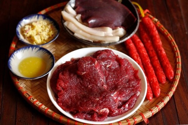 Il faut couper le bœuf en lamelles