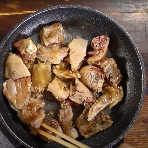 La marinade prend 15 à 20 minutes environ