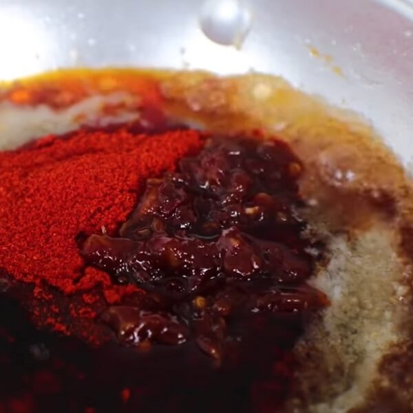 La sauce piquante wonton