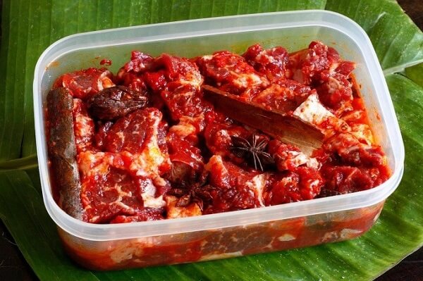 Laissez-le toute la nuit au réfrigérateur pour mieux absorber la saveur