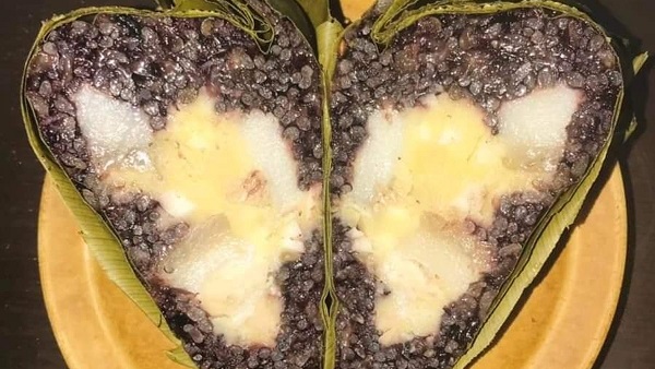 Le gâteau de riz gluant noir