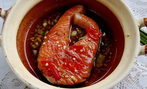 Le saumon braisé au poivre