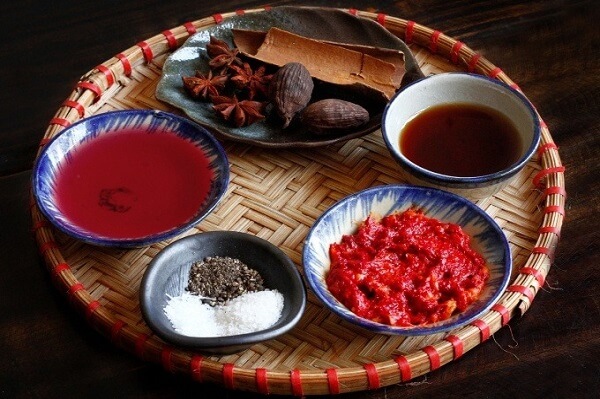 Les épices pour la marinade