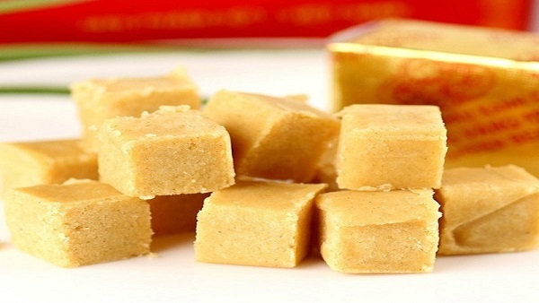 Les gâteaux aux haricots mungo ont toujours la forme petits cubes