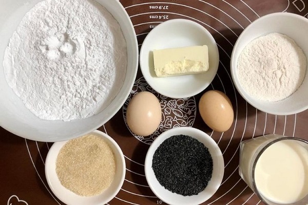 Les ingrédients pour beignets aux sésames noirs