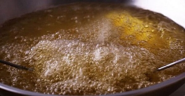 L'huile est en ébullition