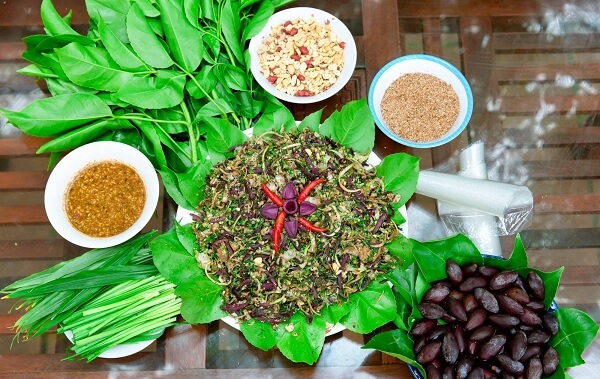 Nham Tram ressemble à une entrée avec des légumes