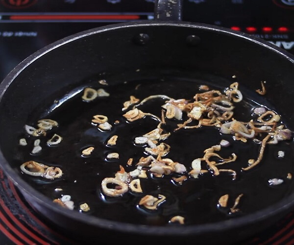 Oignons frits sont indispensables