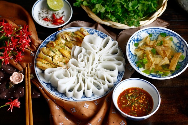 Pho poulet sans bouillon est délicieux
