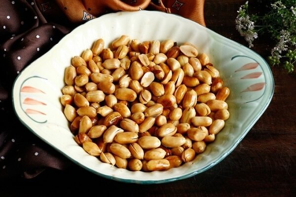 Poêler les cacahuètes à feu doux