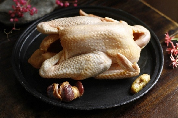 Prenez la poule déjà pondu