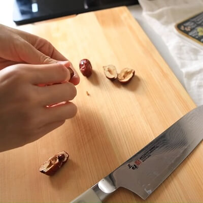 Retirez les pépins jujube