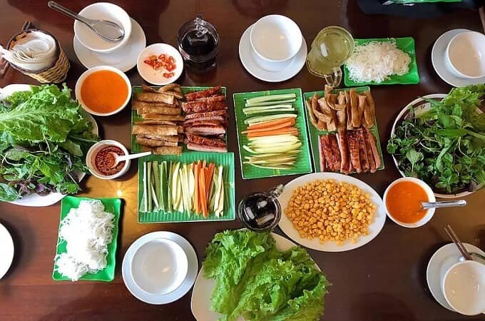 Rouleaux de printemps grillés de Nha Trang est un plat très réputé