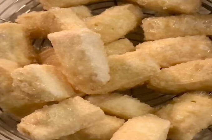 Sortez les tofus frits