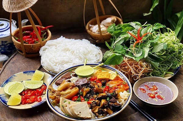 Soupe de vermicelles de riz au crabe