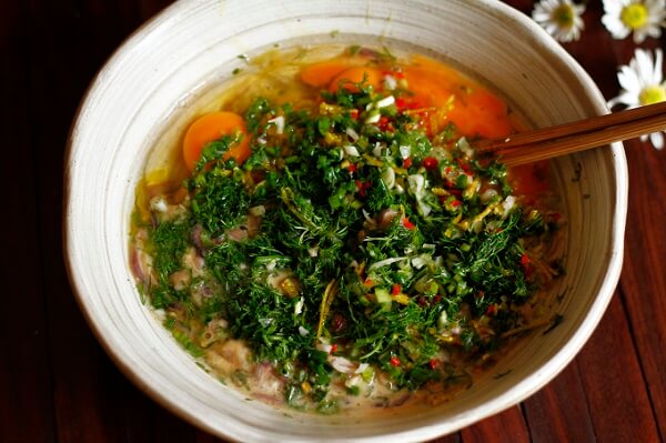 Utiliser un grand bol pour le mélange