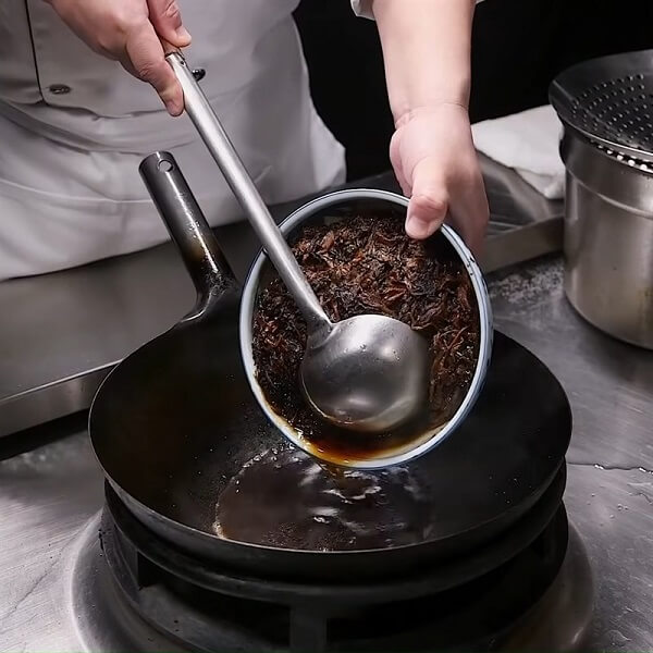 Utilisez eau sortant pour faire la sauce