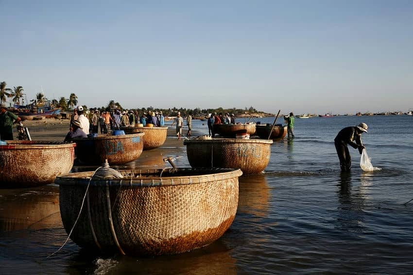 Excursion en bateau-panier dans un village de pêcheurs Vietnam