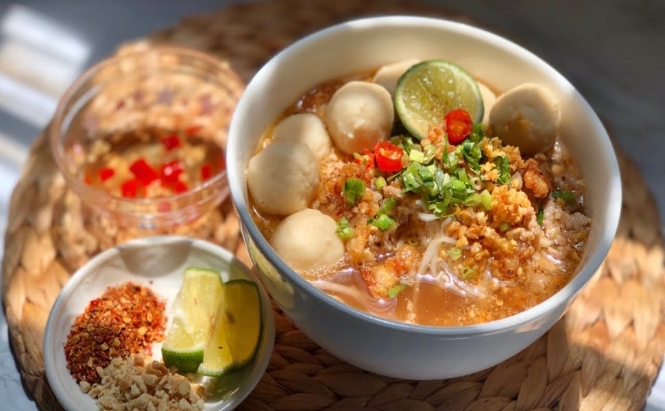 La soupe de nouilles de riz Hủ Tiếu version thailandaise