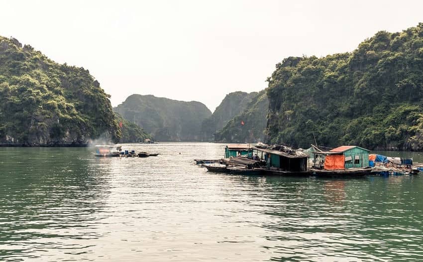 Les villages pêcheurs à la baie d'Halong