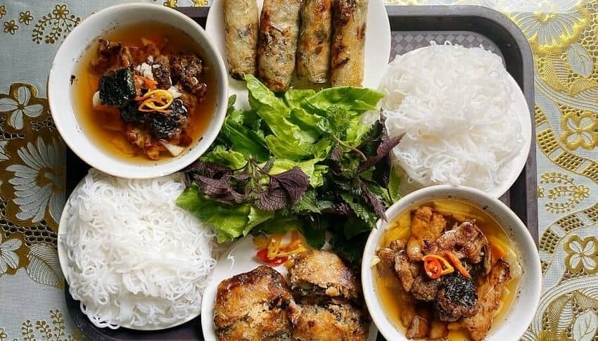 Meilleur circuit Vietnam 15 jours en 2023 Hanoi bun cha