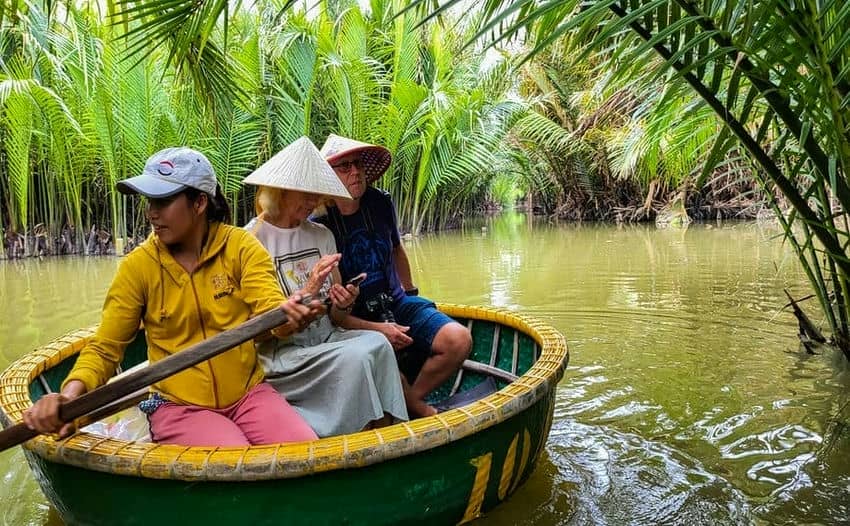 Participer à la danse des bateaux ronds, Vietnam