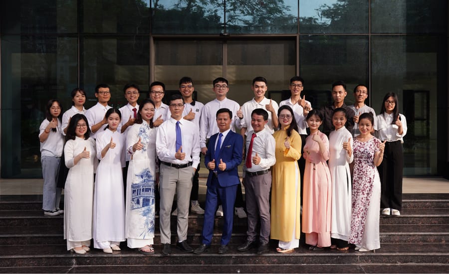 -	Une équipe composée des experts, passionnés avec flexibilité – disponibilité – réactivité