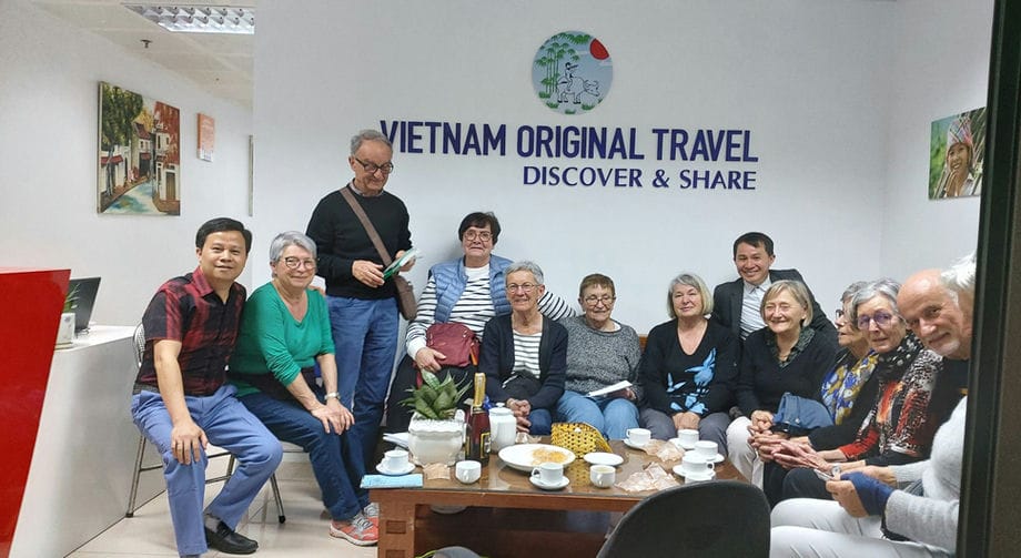 voyager-au-Vietnam-avec-une-agence-locale-ou-avec-un-guide-en-main