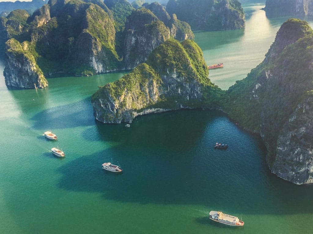 Baie d'Halong vue depuis un hydravion