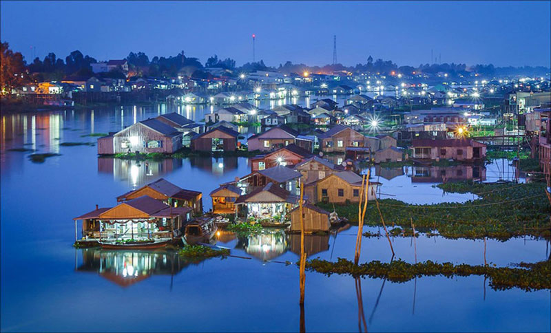 village-flottant-des-pêcheurs-à-Chau-Doc