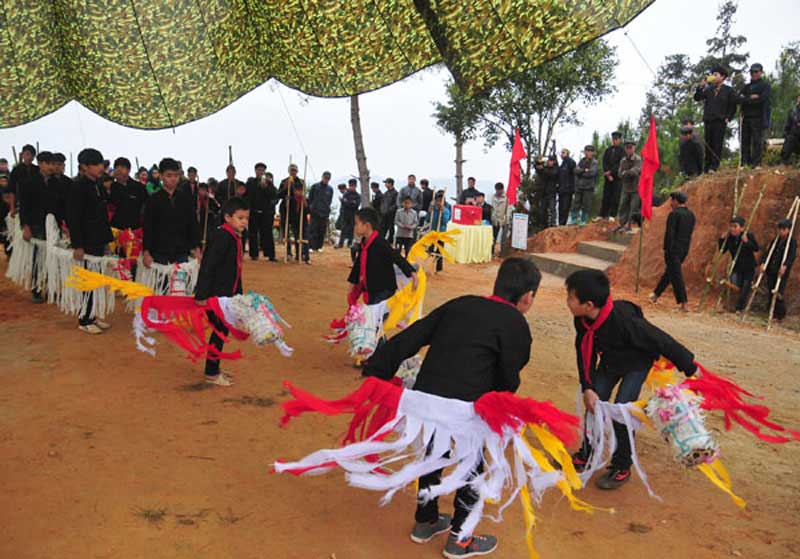 dances-avec-les-chevaux-a-Hoang-Su-Phi